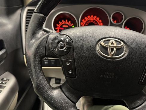 Used 2013 Toyota Tundra 4x4 CrewMax image 17