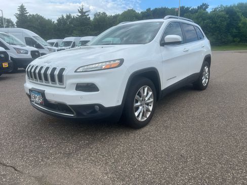 Used 2016 Jeep Cherokee Limited w/ Luxury Group AWD/4WD image 3