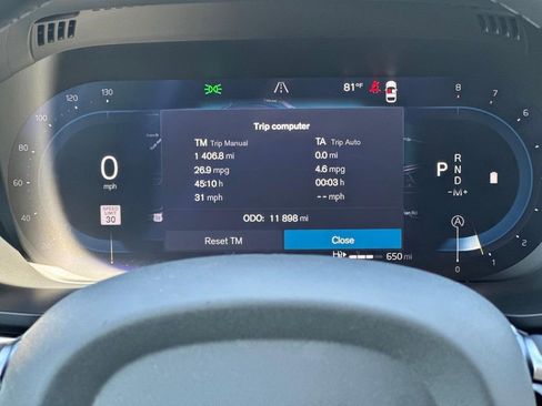 Certified 2025 Volvo XC60 B5 Plus AWD/4WD image 12