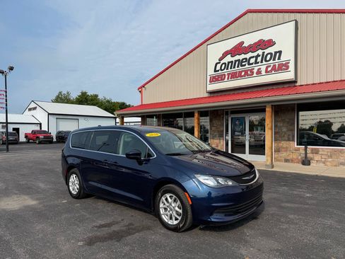 Used 2020 Chrysler Voyager LX w/ Cold Weather Group FWD image 2