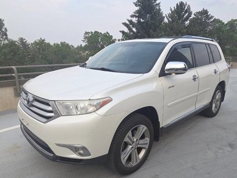 Used 2013 Toyota Highlander Limited AWD/4WD image 2