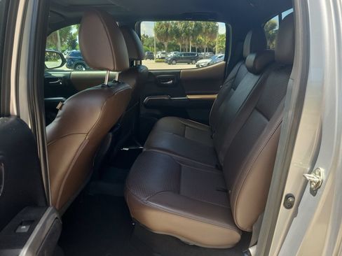 Used 2017 Toyota Tacoma Limited w/ Tow Package RWD image 10