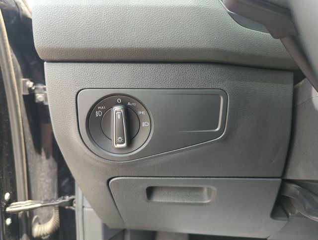 Used 2020 Volkswagen Tiguan SEL AWD/4WD image 43