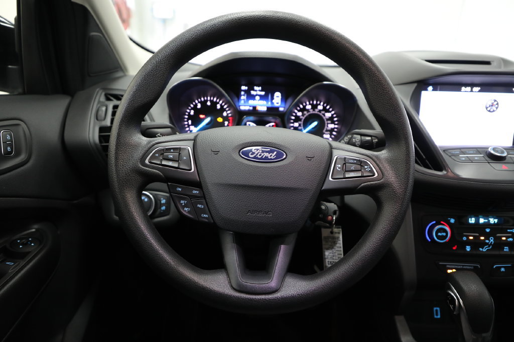 Used 2018 Ford Escape SE w/ SE Sync 3 Package AWD/4WD image 18