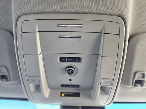 Used 2018 Chevrolet Suburban LT image 26