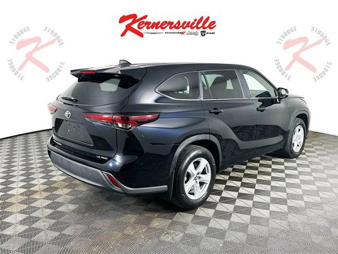 Used 2024 Toyota Highlander LE image 7