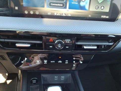 New 2026 Nissan Kicks SR w/ SR Premium Package FWD image 14
