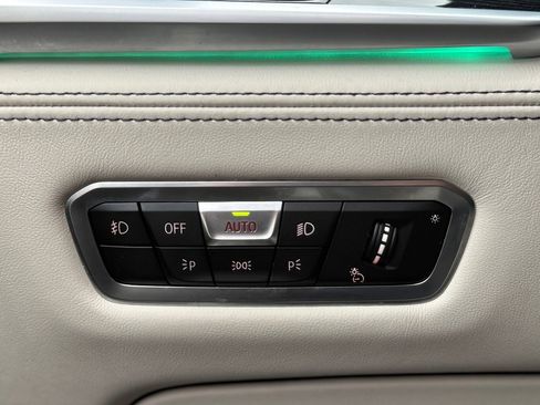 Used 2022 BMW X7 xDrive40i w/ M Sport Package image 19