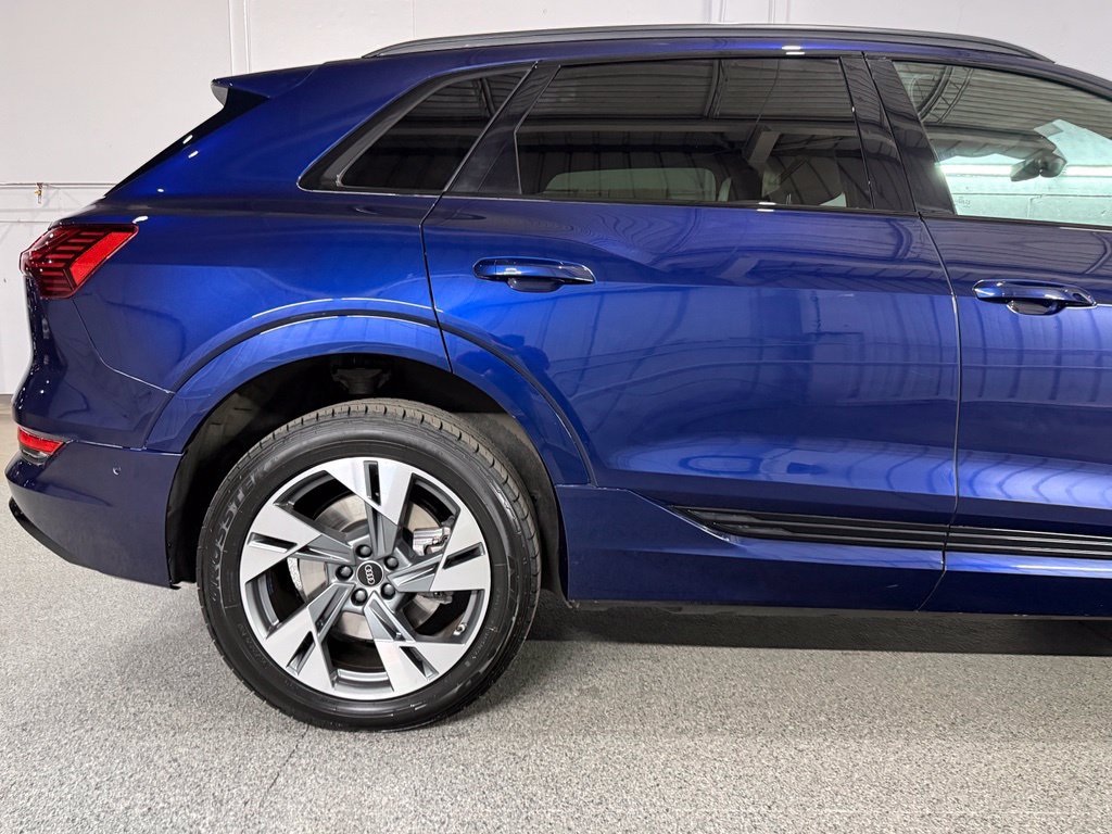 Used 2022 Audi e-tron Premium AWD/4WD image 8