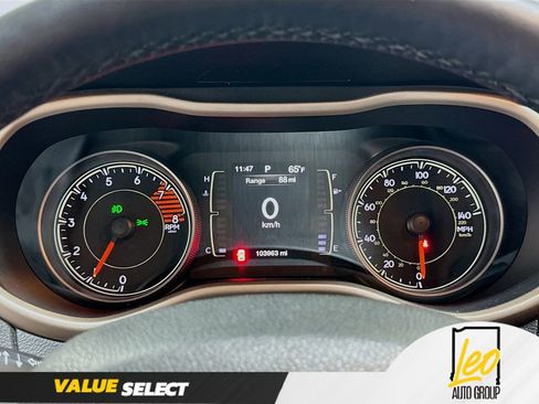 Used 2017 Jeep Cherokee Latitude w/ Cold Weather Group FWD image 12