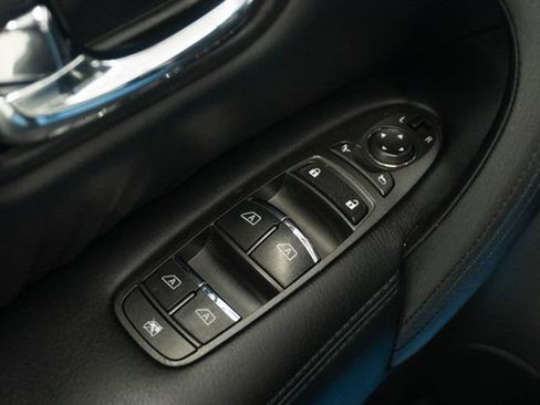 Used 2024 Nissan Armada SV RWD image 5