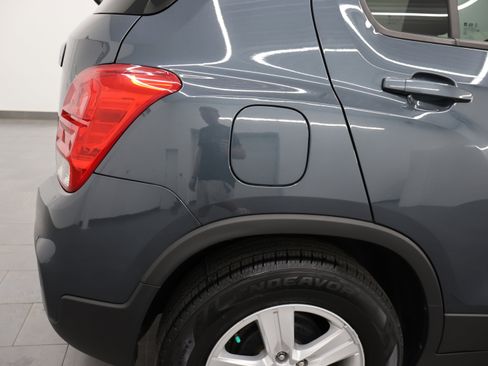 Used 2021 Chevrolet Trax LS w/ Tint and Cruise Package FWD image 23