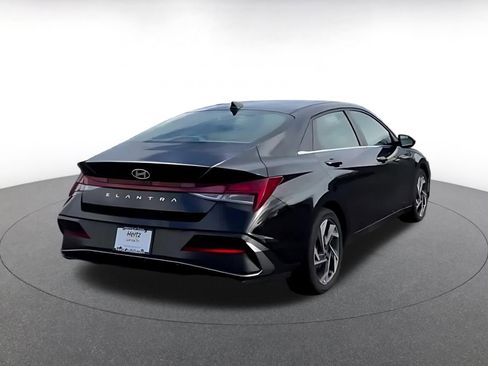 Used 2025 Hyundai Elantra SEL image 14