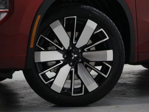 New 2026 Mitsubishi Outlander SEL image 3