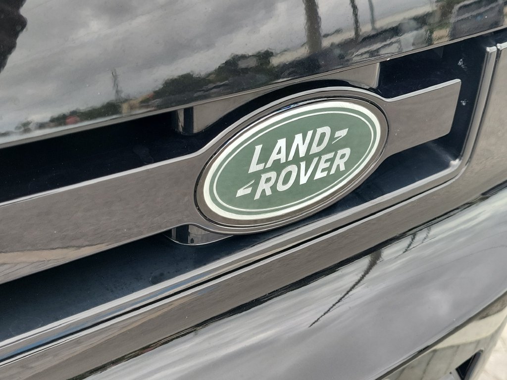 Used 2025 Land Rover Defender 110 X AWD/4WD image 10