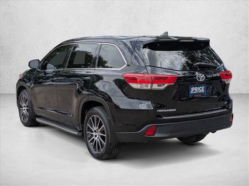 Used 2017 Toyota Highlander SE FWD image 8