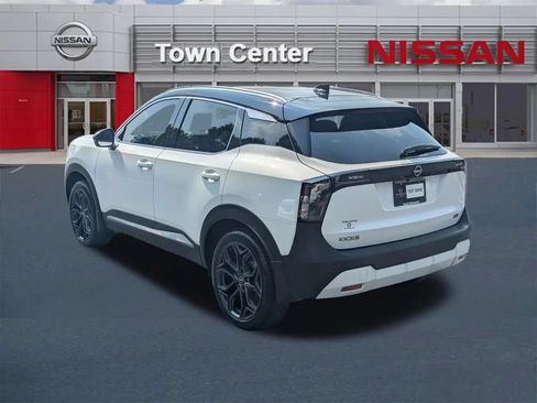 Certified 2025 Nissan Kicks SR w/ SR Premium Package FWD image 5