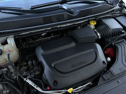 Used 2023 Chrysler Pacifica Limited image 42