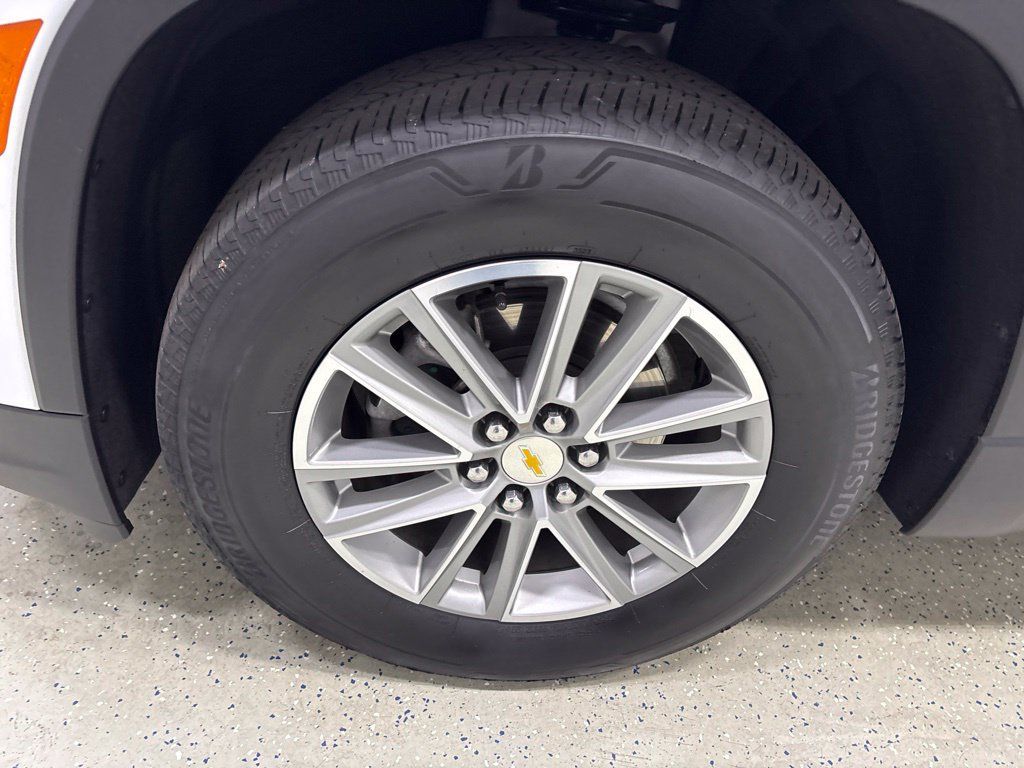 Used 2023 Chevrolet Traverse LT AWD/4WD image 11