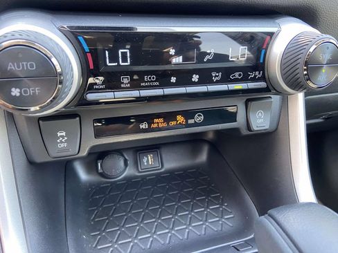Used 2025 Toyota RAV4 XLE w/ Convenience Package FWD image 24