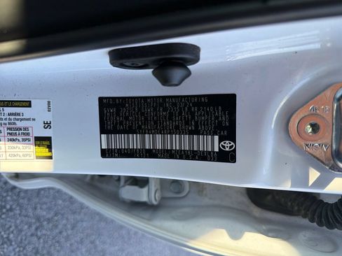 Used 2024 Toyota Corolla LE FWD image 31