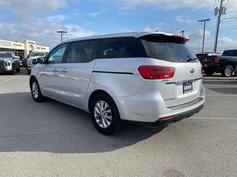 Used 2021 Kia Sedona LX image 5