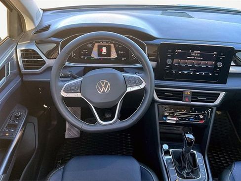 Used 2025 Volkswagen Taos SEL image 5