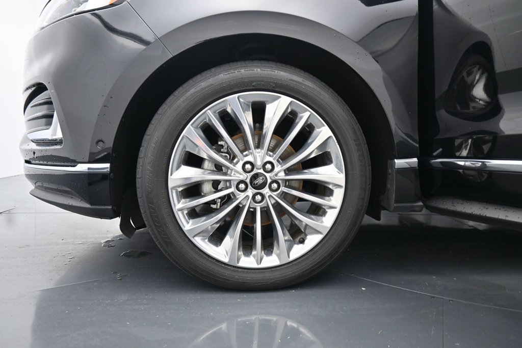 Used 2020 Ford Edge Titanium w/ Equipment Group 301A FWD image 18