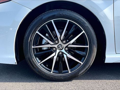 Used 2022 Toyota Camry SE FWD image 9