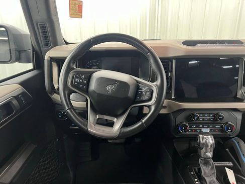 Used 2022 Ford Bronco Wildtrak image 15