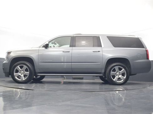 Used 2020 Chevrolet Suburban Premier w/ Premier 6.2L Value Package image 36