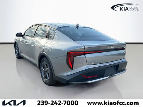 New 2025 Kia K4 LXS image 3