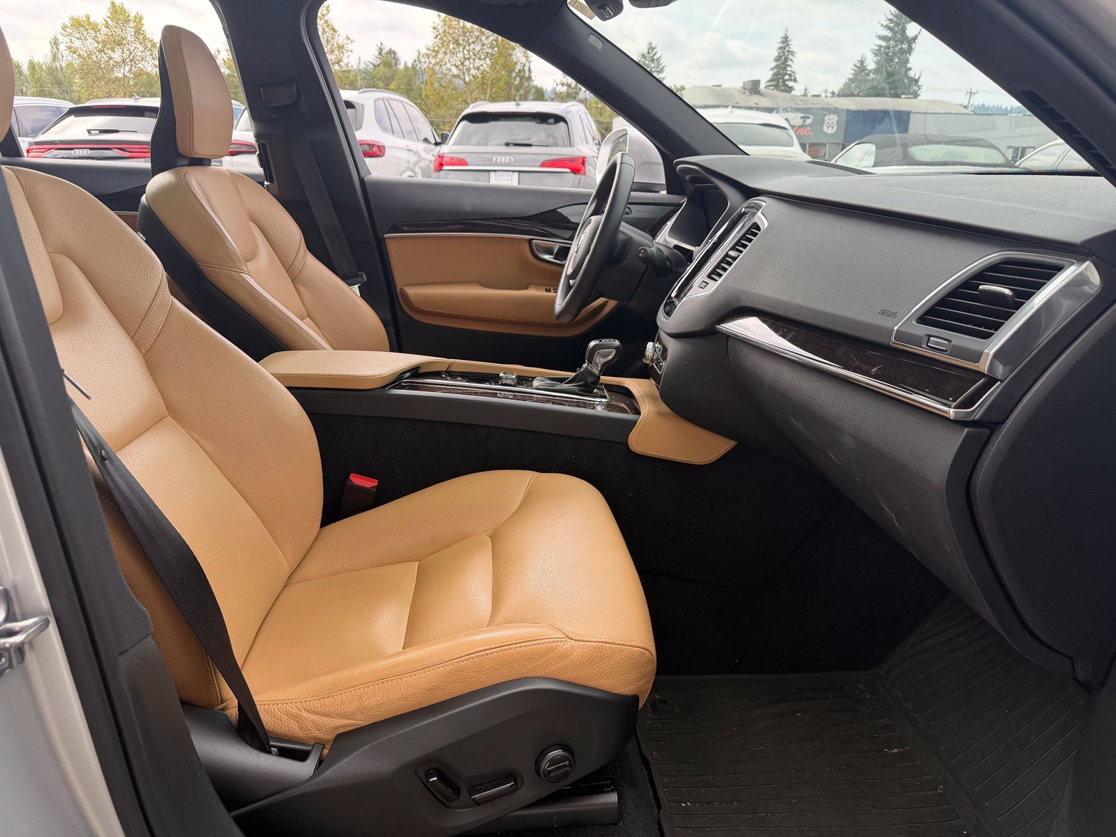 Used 2019 Volvo XC90 T6 Momentum w/ Advanced Package AWD/4WD image 23