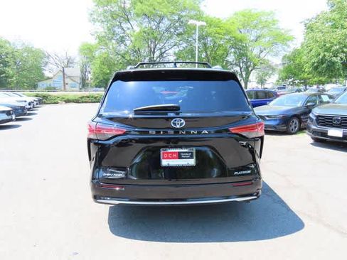 Used 2025 Toyota Sienna Platinum AWD/4WD image 5