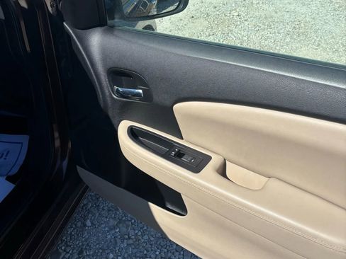 Used 2012 Chrysler 200 Limited FWD image 22
