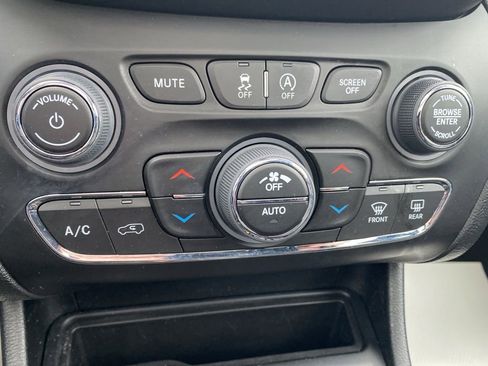 Certified 2022 Jeep Cherokee Limited image 36