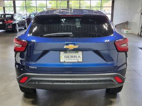 Used 2024 Chevrolet Trax LS w/ LS Convenience Package FWD image 6