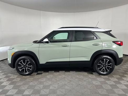 Used 2024 Chevrolet TrailBlazer ACTIV w/ Convenience Package image 2