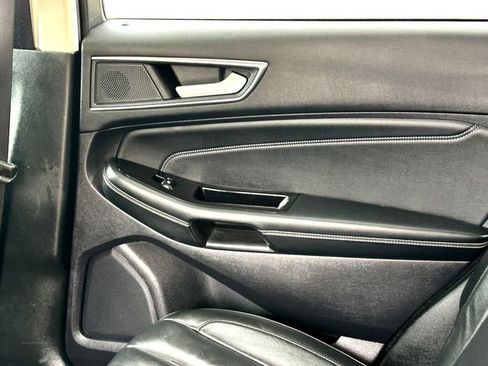 Used 2020 Ford Edge Titanium image 20