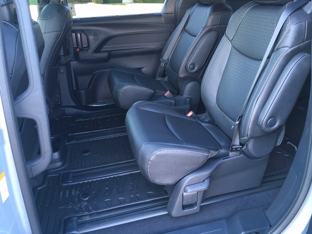 New 2026 Toyota Sienna XLE Woodland Edition AWD/4WD image 28