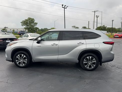 Used 2021 Toyota Highlander XLE AWD/4WD image 4
