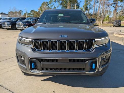 New 2025 Jeep Grand Cherokee Overland w/ Trailer Tow Package AWD/4WD image 9