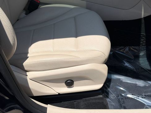 Used 2019 Mercedes-Benz GLC 300 4MATIC image 11