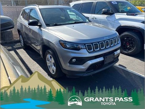 Used 2022 Jeep Compass Latitude w/ Sun and Sound Group AWD/4WD image 1