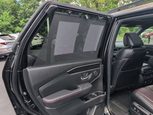 Used 2025 Honda Pilot Black Edition image 32