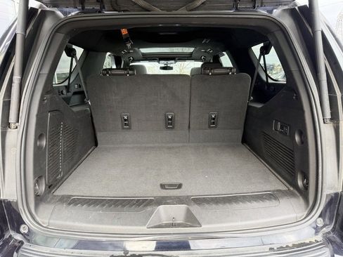 Used 2022 Chevrolet Suburban LT w/ LT Signature Package image 10