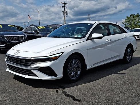 Used 2024 Hyundai Elantra SEL FWD image 3