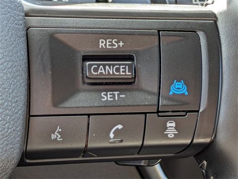 Used 2025 Nissan Rogue SV image 30