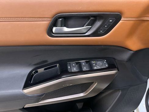 Certified 2024 Nissan Pathfinder Platinum image 26