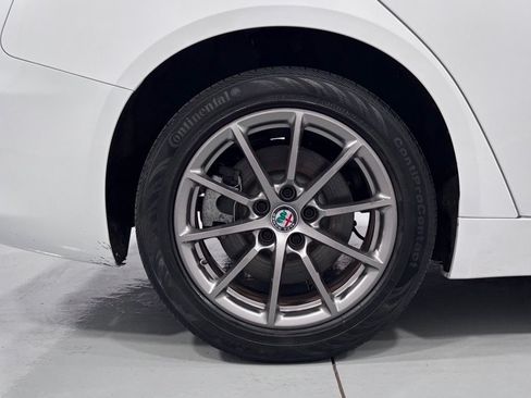 Used 2019 Alfa Romeo Giulia AWD image 33